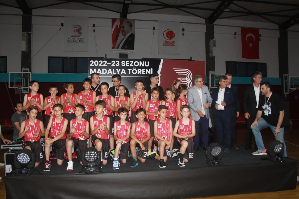 Bandırma Basketbol Kulübü yaş gruplarında erkek takımları Balıkesir yerel ligleri