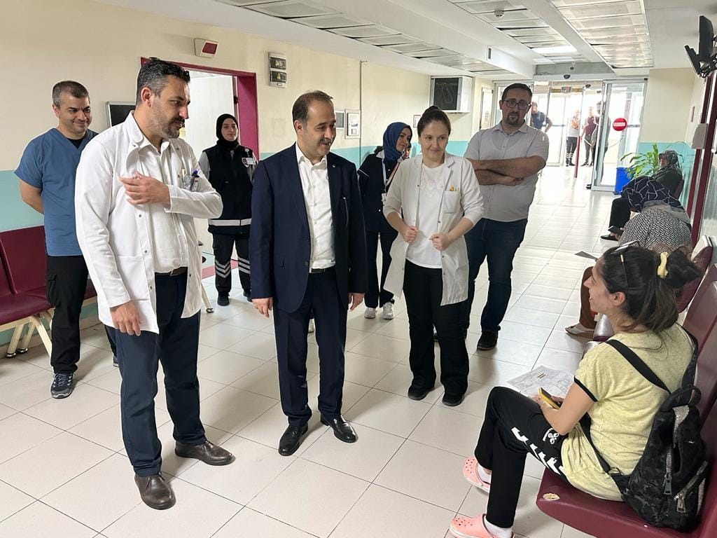 İlçe Kaymakamı Engin Aksakal Bandırma Eğitim ve Araştırma Hastanesinde bir