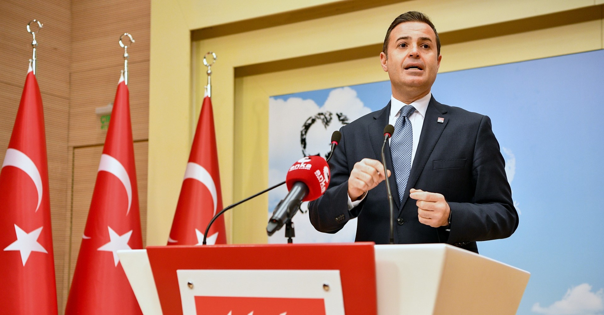 CHP Genel Başkan Yardımcısı Ahmet Akın, belediyelerin kamu borçları nedeniyle