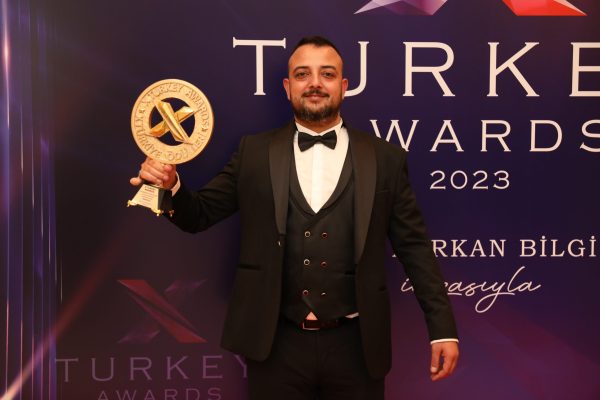 BAŞARILI İŞADAMI HAYIRSEVERLİĞİ İLE ÖN PLANA ÇIKIYOR