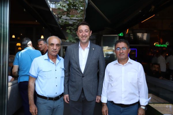 CHP’DE ÇEKİŞMELİ SEÇİM… BİR MAHALLE “MAVİ”, DİĞERİ “BEYAZ” DEDİ