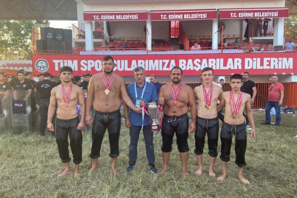 BALIKESİR BÜYÜKŞEHİR KIRKPINAR’DAN MADALYALAR İLE DÖNDÜ