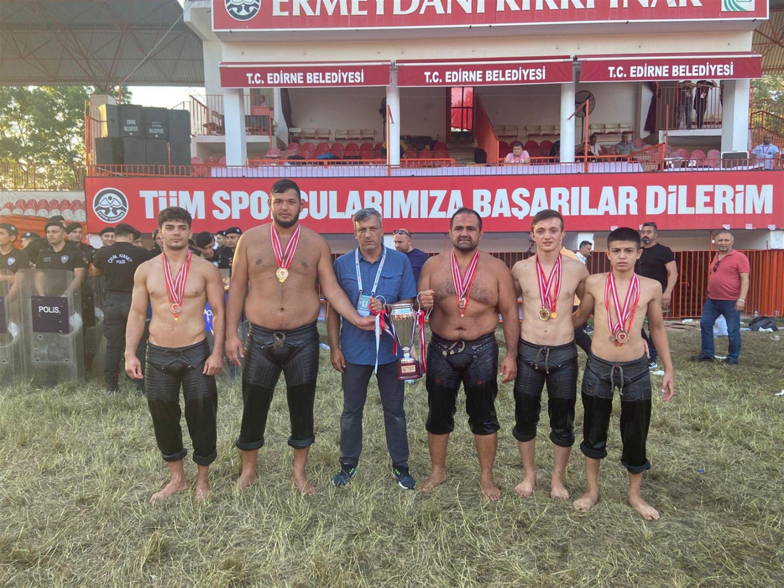 662. Tarihi Kırkpınar Yağlı Güreşleri’nde dualı çayıra çıkan Balıkesir Büyükşehir
