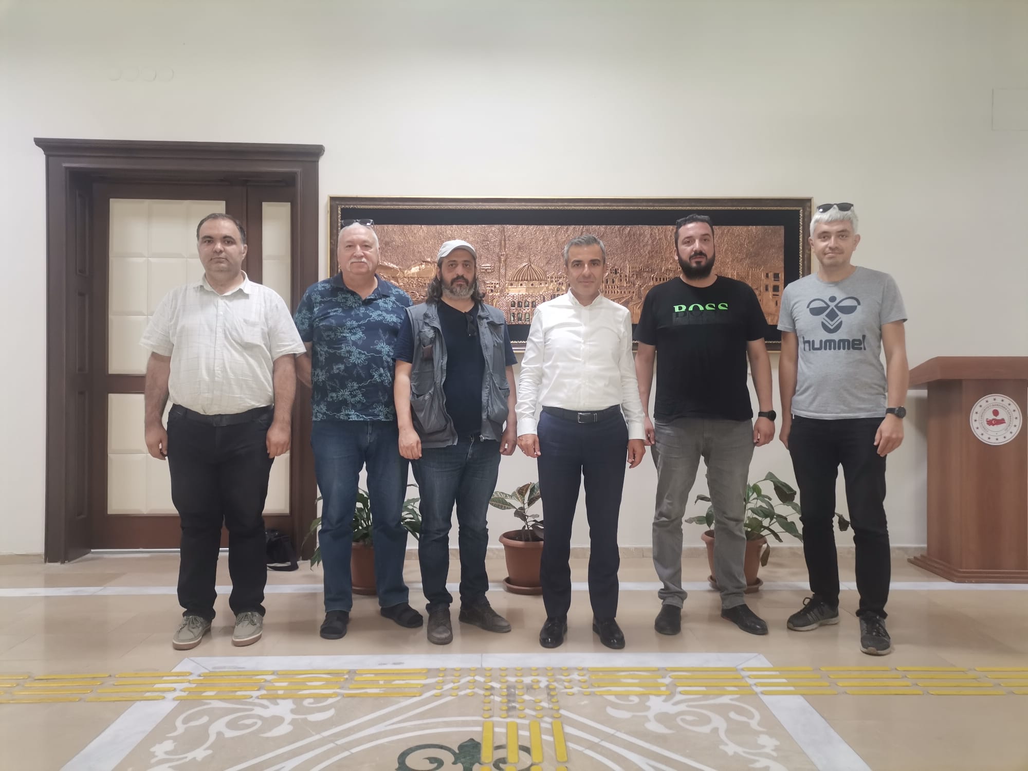 Bandırma Kaymakamlığına vekalet eden Erdek Kaymakamı Abdullah Atakan Atasoy makamda