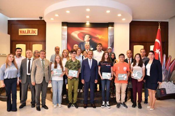 LGS’DE TAM PUAN ALAN ÖĞRENCİLER ÖDÜLLENDİRİLDİ