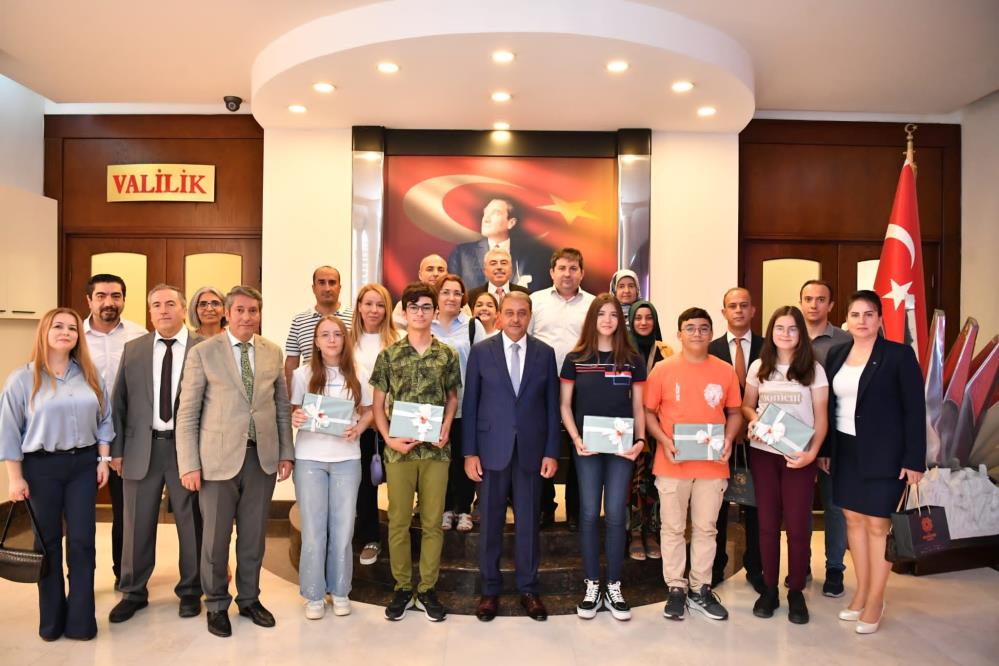 alıkesir Valisi Hasan Şıldak, Liselere Giriş Sınavı’nda (LGS) 500 tam
