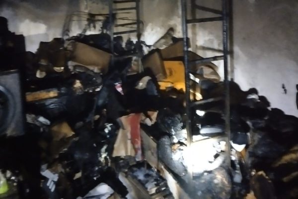 AYAKKABI DÜKKANINDA YANGIN.. ZARAR BÜYÜK