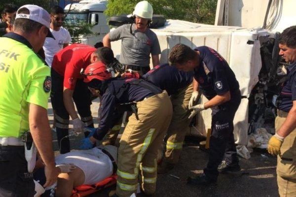 KAZADAN YARALI KURTULAN SÜRÜCÜ HAYATA TUTUNAMADI
