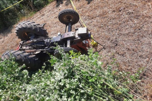 TRAKTÖR ALTINDA KALAN VATANDAŞ HAYATINI KAYBETTİ