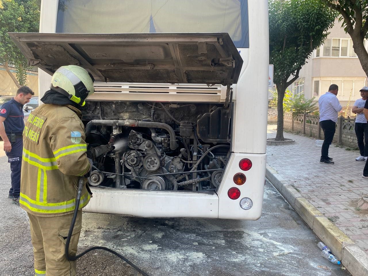 Balıkesir’in Gönen ilçesinde işçilerin son durakta inmesinin ardından servis otobüsünde