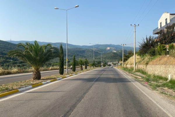 ÇİZGİSİZ YOL TEHLİKE SAÇIYOR