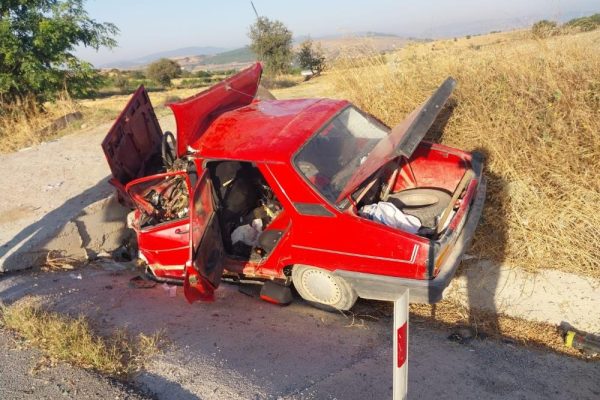 HURDAYA DÖNEN ARAÇTA 2 KİŞİ HAYATINI KAYBETTİ