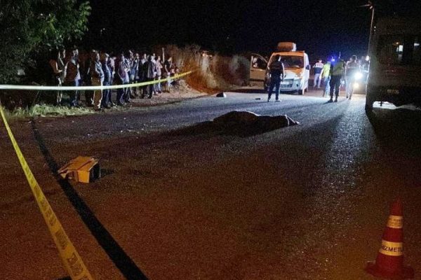 KARŞIDAN KARŞIYA GEÇMEYE ÇALIŞAN KADIN HAYATINI KAYBETTİ