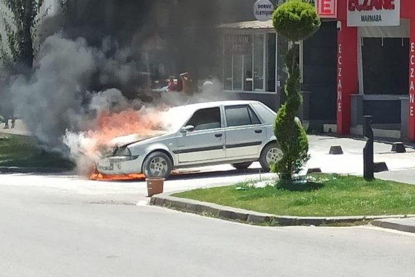YANAN ARAÇTAN ATLAYARAK KURTULDU