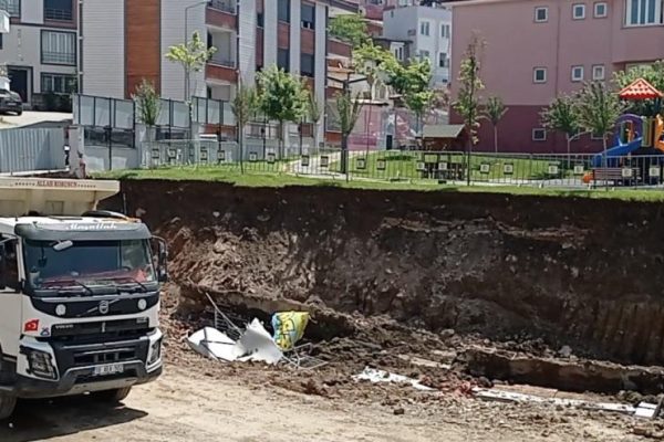 ANAOKULUN BAHÇE DUVARI ÇÖKTÜ