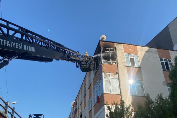 ÇOCUKLARIN OYNADIĞI TÜP YANGIN ÇIKARDI