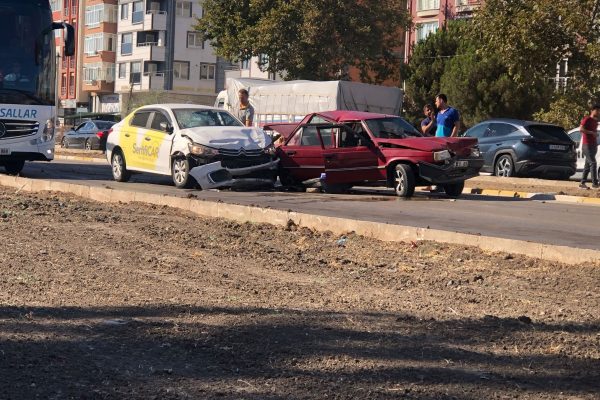 ETİ MADEN KAVŞAĞINDA ZİNCİRLEME KAZA