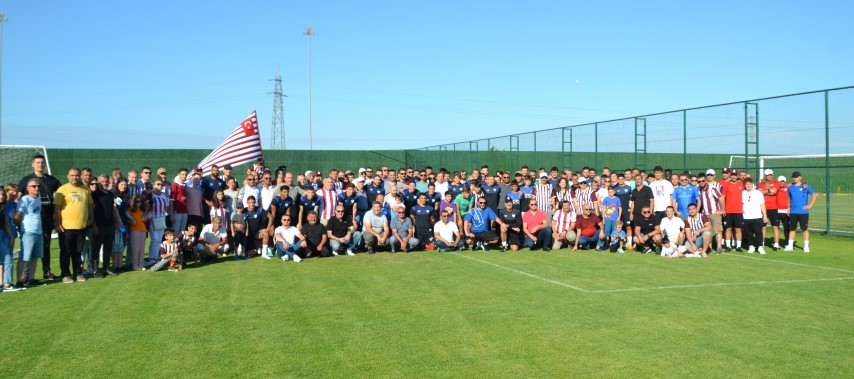 Bordo beyazlı taraftarlar antrenmana gelerek futbolculara moral verdiler. Kulüp başkanı