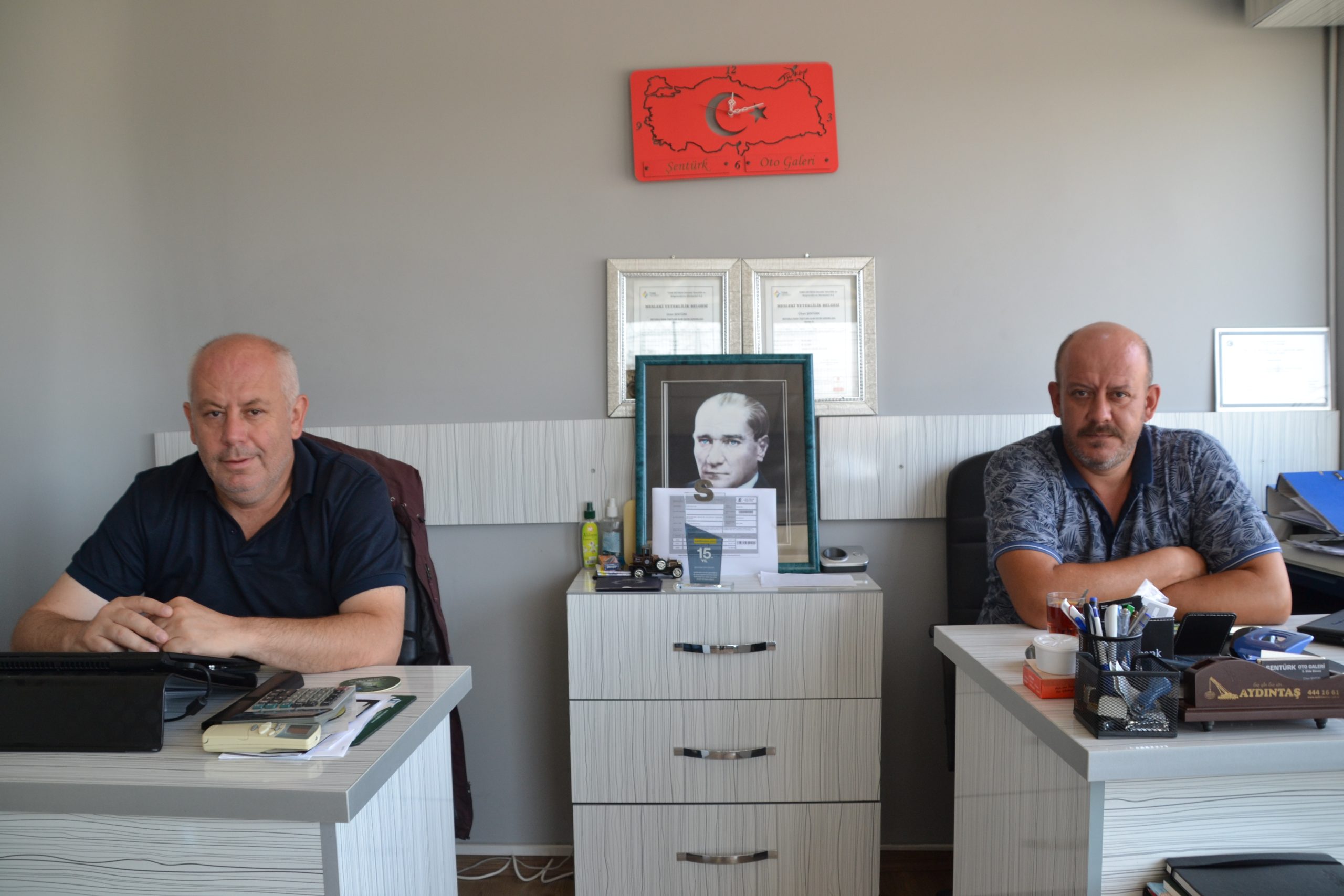 Şentürk Oto Galeri sahipleri Ozan ve Cihan Şentürk ikinci el