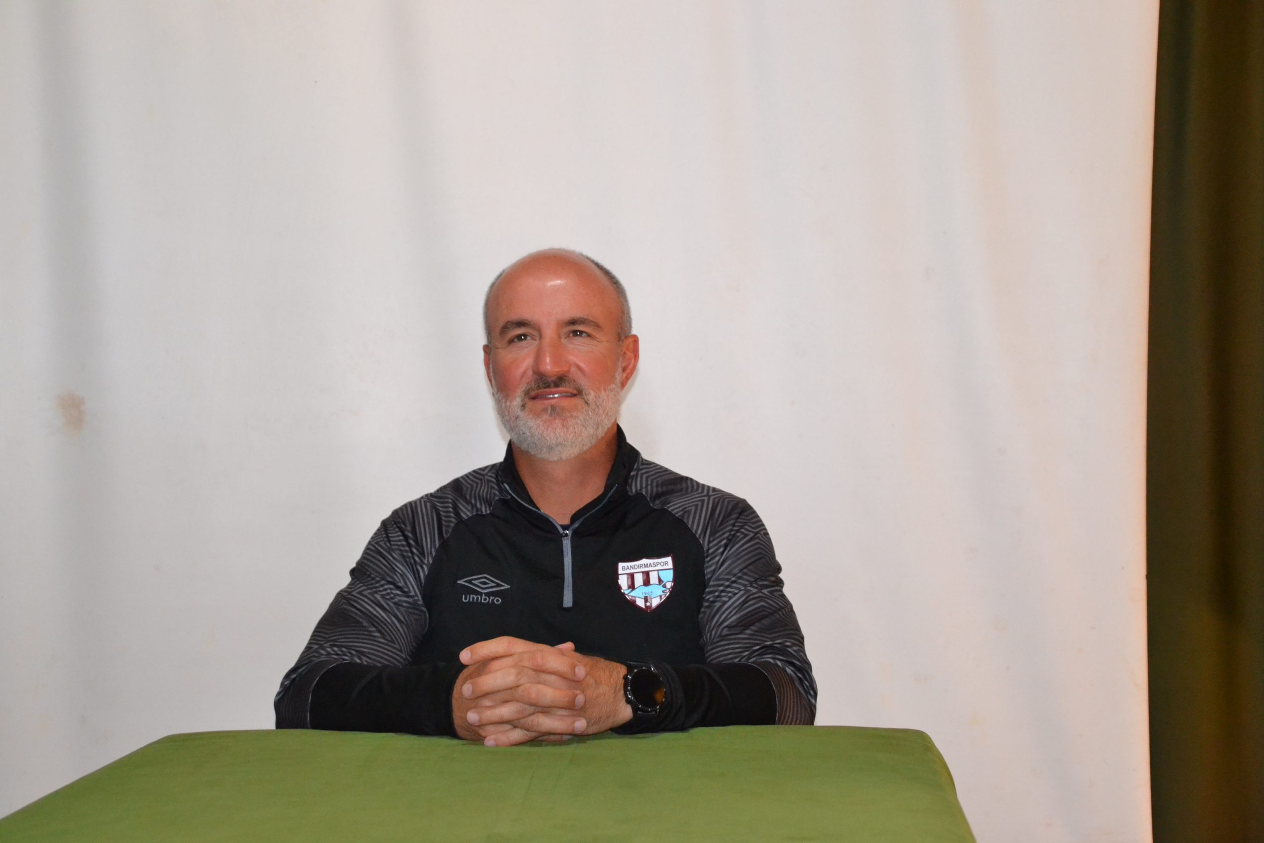 Bandırmaspor Teknik Direktörü Ersan Parlatan Bandırmaspor’un kamp yaptığı Bolu Vonresort
