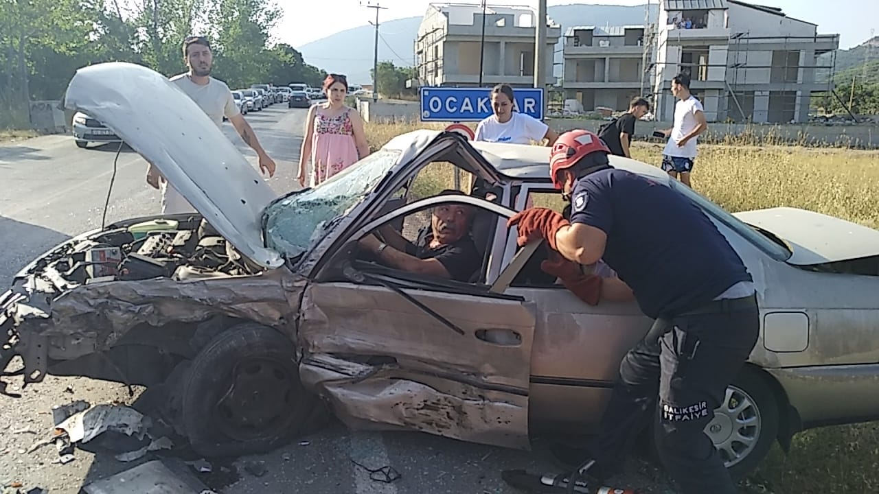 Balıkesir’in Erdek ilçesinde meydana gelen trafik kazasında 6 kişi yaralandı.