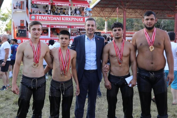 AKIN: KURTDERELİ’NİN TORUNLARI GÖĞSÜMÜZÜ KABARTTI