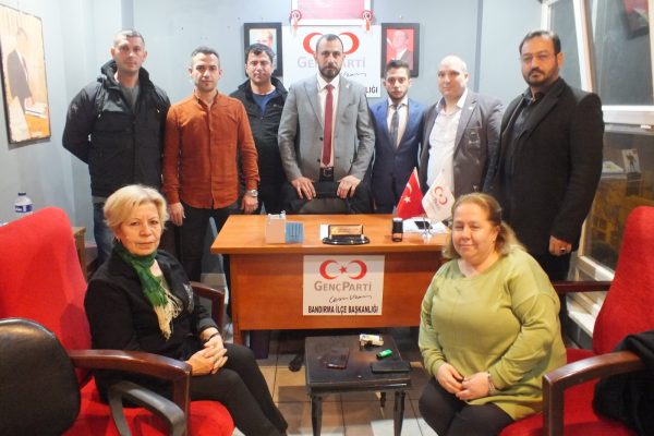 GENÇ PARTİ’DE YÖNETİM İSTİFA ETTİ