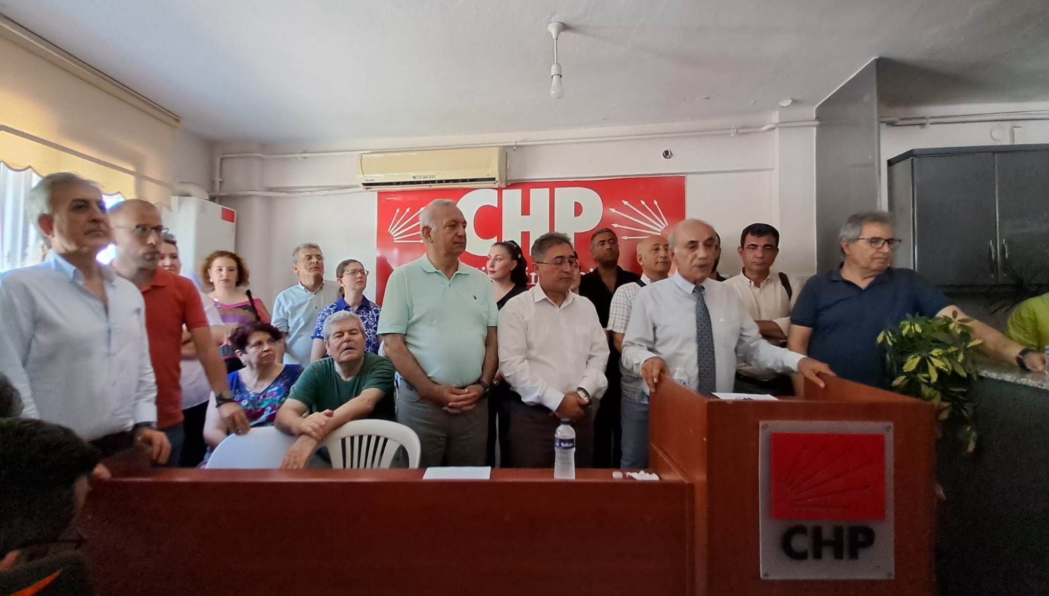   Yaklaşan CHP İlçe Başkanlığı için ilk adaylığını açıklayan isim