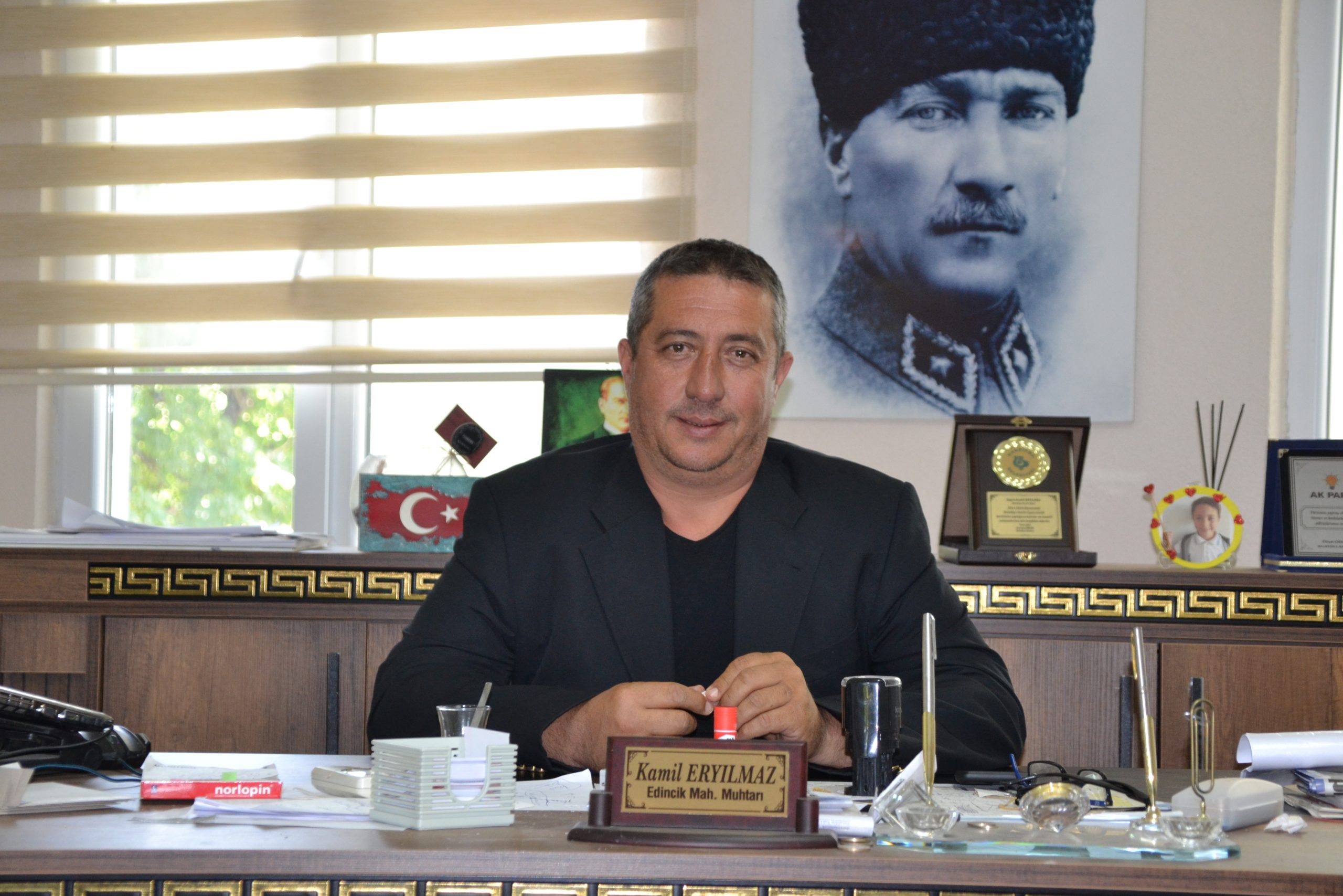   Edincik Mahalle Muhtarı Kamil Eryılmaz, Erdek Belediye Başkanı Burhan