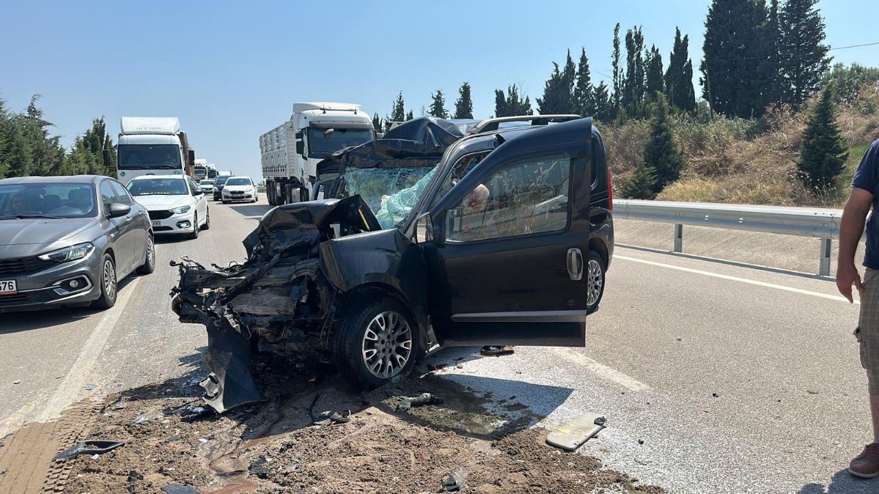 Bandırma’nın Aksakal mevkiinde önünde seyir halinde ki kamyona çarpması sonucunda