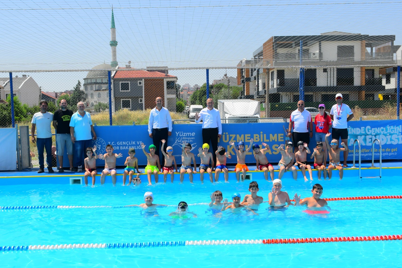 Gençlik ve Spor Bakanlığının ‘Yüzme Bilmeyen Kalmasın’ projesi kapsamında Balıkesir’de