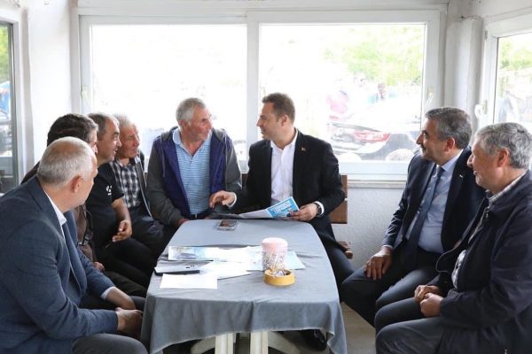 AHMET AKIN: SÜT ÜRETİCİSİNİ ENFLASYONA EZDİRDİNİZ