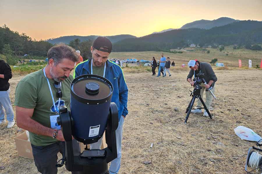 Çıplak gözle izlenebilen, her yıl gerçekleşen Perseid meteor yağmurunun da