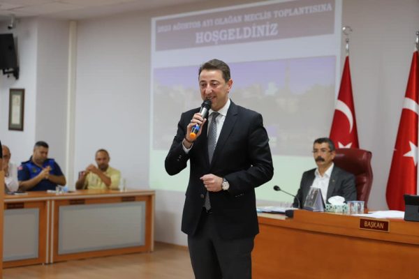 BAŞKAN TOSUN’DAN YILMAZ’A CEVAP : POLİTİKA YAPMIYORUZ AMA…