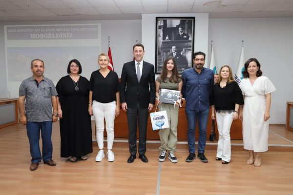 LGS’DE BİRİNCİ OLDU, HEDİYESİNİ MECLİS’TE ALDI