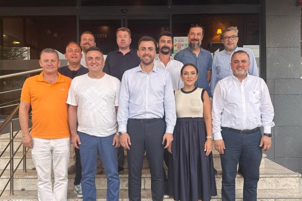 İŞ DÜNYASI ÖZTAYLAN İLE BİR ARAYA GELDİ