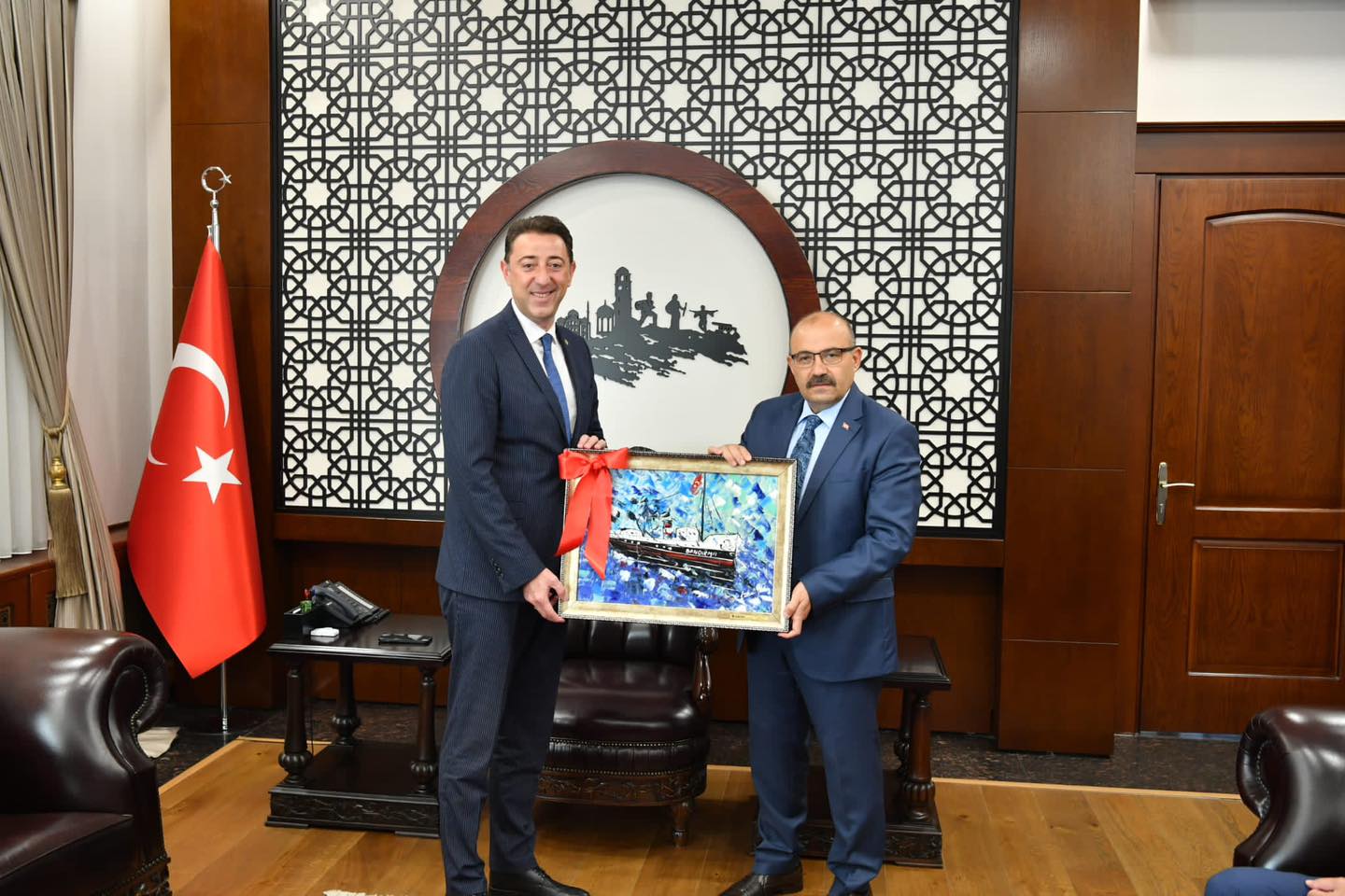 Güney Marmara’daki CHP’li Belediye Başkanları Balıkesir Valisi İsmail Ustaoğlu’nu makamında