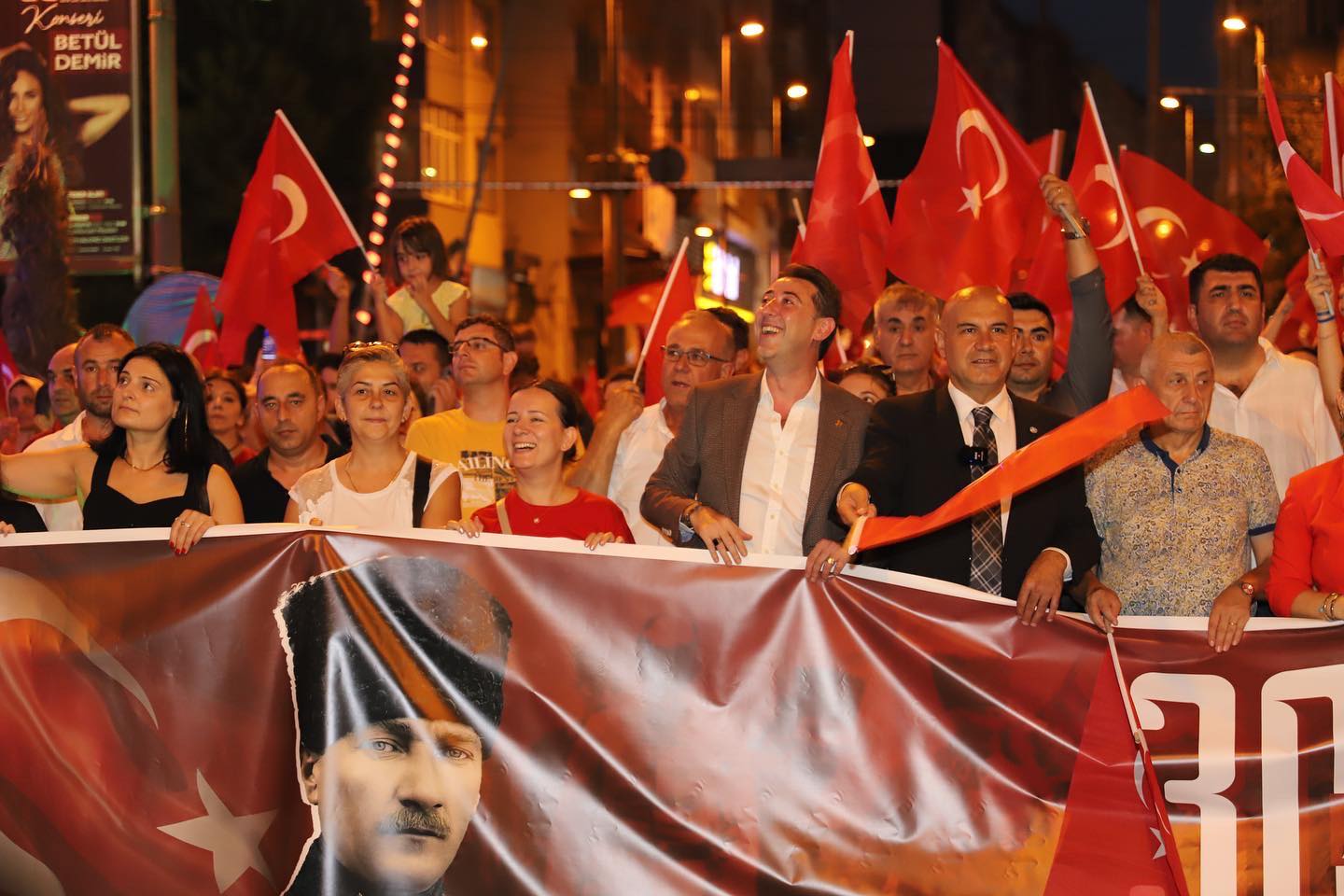 Cumhuriyet kenti Bandırma’da 30 Ağustos Zafer Bayramı coşkuyla kutlandı. Gündüz