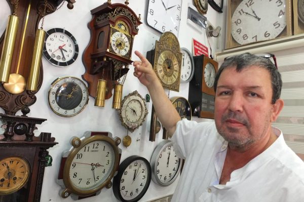 50 YILLIK TAMİRCİNİN ASIRLIK SAATLERİ