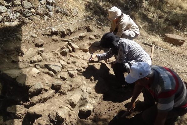 TOPRAĞIN ALTINDAN BİN 700 YILLIK VİLLA ÇIKTI