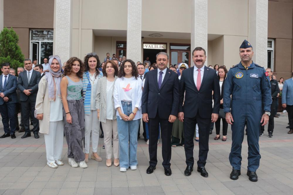 Cumhurbaşkanlığı Kararnamesi ile ataması gerçekleştirilen Vali Hasan Şıldak, düzenlenen törenle
