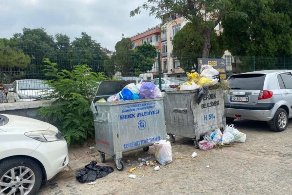 ERDEK’TE VATANDAŞIN ÇÖP İSYANI