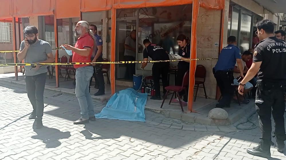 GENÇLERİN KAVGASI ÖLÜMLE BİTTİ Balıkesir‘in Edremit ilçesinde iki genç arasında çıkan tartışma ölümle bitti.