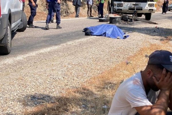 KAMYON ALTINDA KALAN SÜRÜCÜ HAYATINI KAYBETTİ