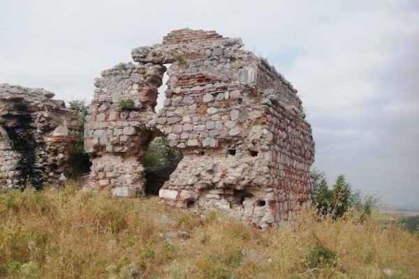 TARİHİ MANYAS KALESİ İLGİ BEKLİYOR