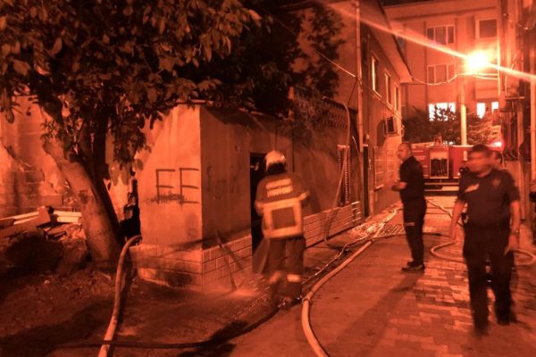 YANAN EV KULLANILAMAZ HALE GELDİ