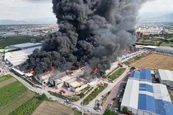 BALIKESİR’DEN KALKAN HELİKOPTERLER MÜDAHALE EDİYOR