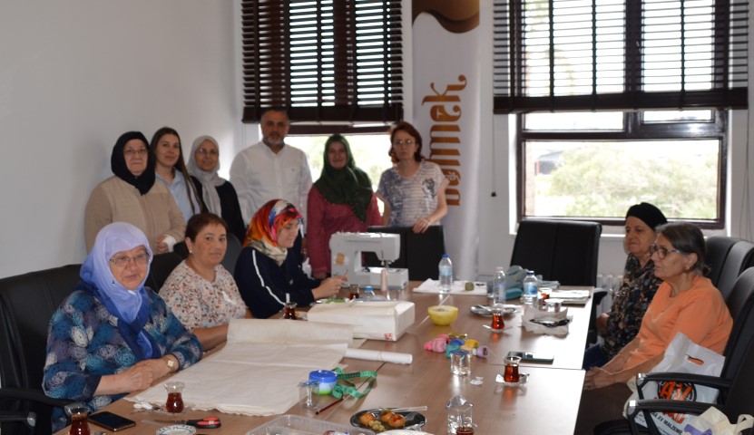 Balıkesir Büyükşehir Belediyesinin açtığı Balmek kurslarına Bandırma’da ilgi yoğun oldu.