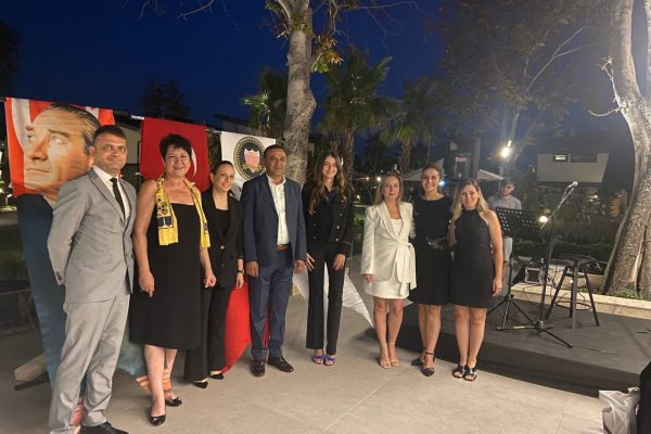 BAŞTAŞ GRUP – AMERİKAN KÜLTÜR KOLEJİ ORTAKLIĞI PARMOS’TA PERÇİNLENDİ