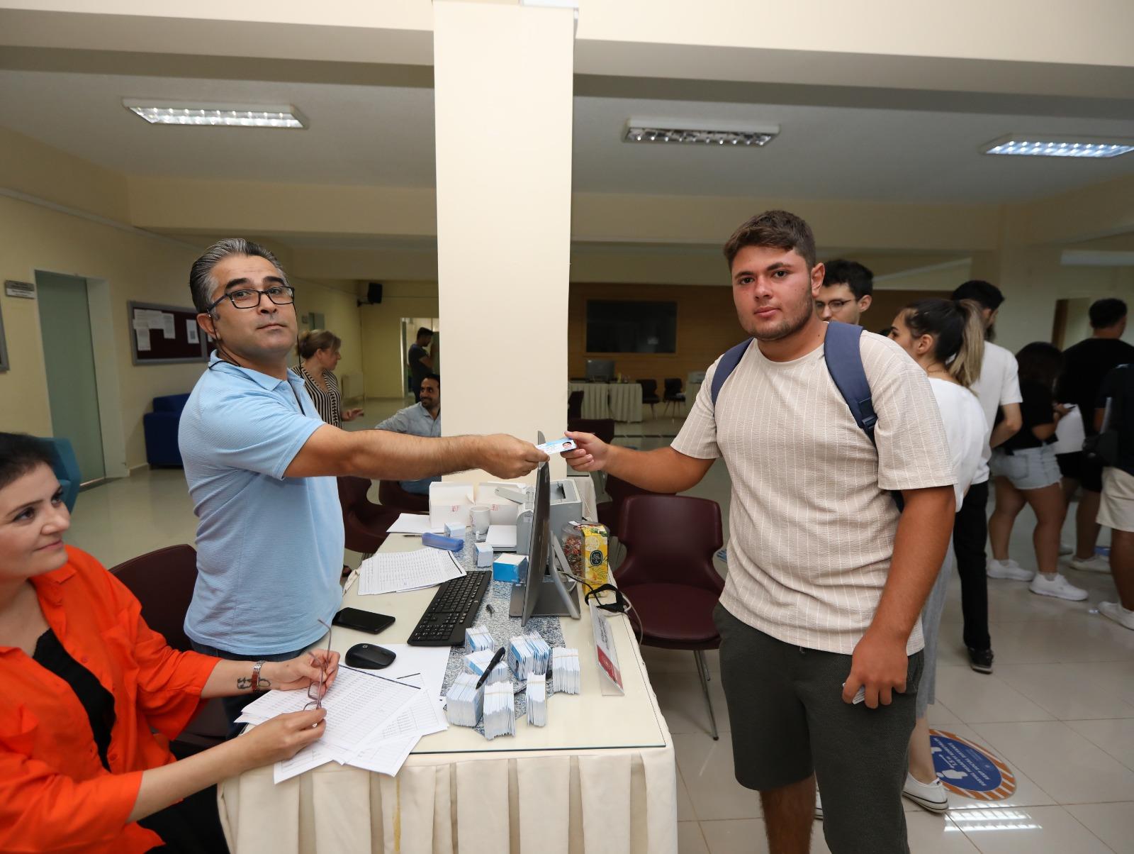 Bandırma Onyedi Eylül Üniversitesi’nin 2023-2024 eğitim-öğretim yılı kayıt haftası başladı.